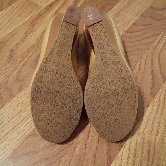 Lilly Pulitzer Tan &‎ Gold Patent Nude Leather wedge Peep Toe Resort Heels 6.5 - Picture 11 of 11